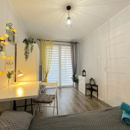 Spacious - Peaceful Retreat, 2 Minutes To Old Town *