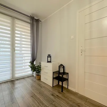 Spacious - Peaceful Retreat, 2 Minutes To Old Town Ubytování v soukromí Gdaňsk