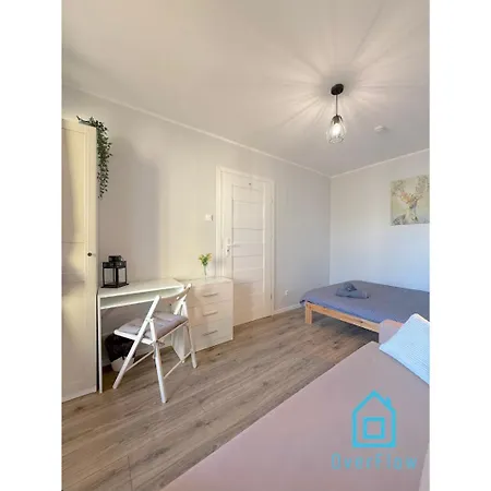 Spacious - Peaceful Retreat, 2 Minutes To Old Town Danzig