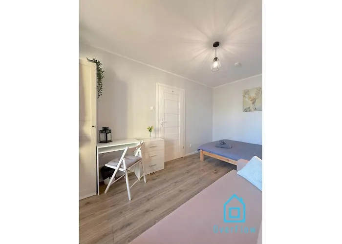 Spacious - Peaceful Retreat, 2 Minutes To Old Town Danzig