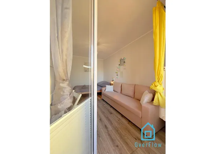 Spacious - Peaceful Retreat, 2 Minutes To Old Town Homestay *